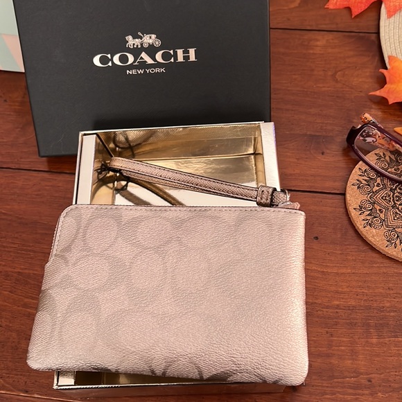Coach wristlet - Picture 2 of 3